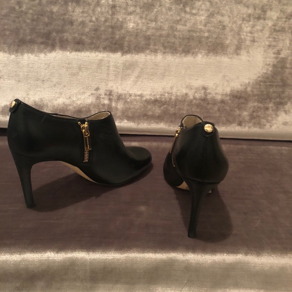 Michael Kors 6.5 black leather ankle booties - Picture 4 of 7